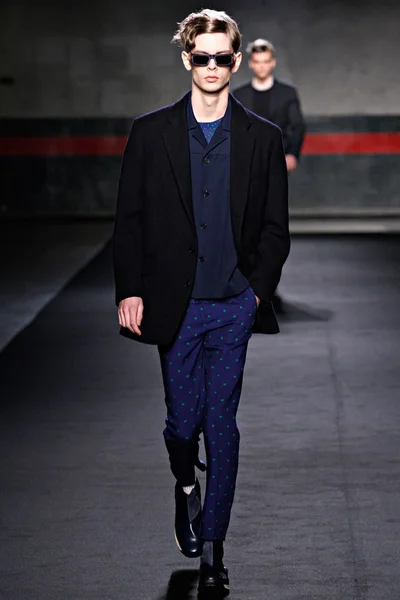 Look 25